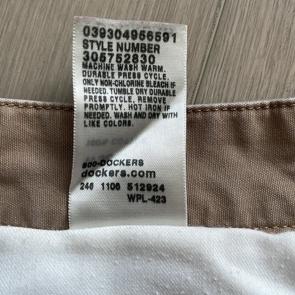 Dockers Men  Dark Brown Cargo Shorts - Size W38. Pre-owned - Picture 5 of 6